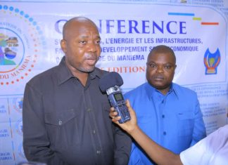 Maniema : Le Gouverneur Jean Bakomito marque sa présence à la 2ᵉ conférence sur les mines, l’énergie et les infrastructures à Kindu pour la relance des secteurs stratégiques