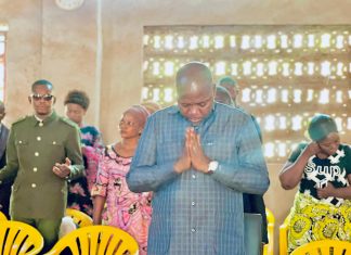 Haut-Uele : Jean Bakomito en prière pour la paix et en appui aux efforts diplomatiques du Président de la République aux Etats-Unis