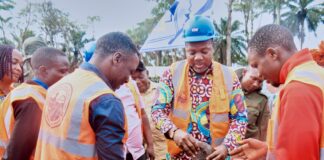 Haut-Uele / Wamba : Le Gouverneur Jean Bakomito lance les travaux de construction de l’école primaire Bandyamoni
