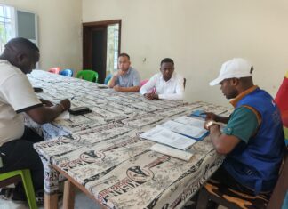 TSHOPO : Thomas MAKUNYA et ses Partenaires Chinois de COC élargie au DG de l’Ese GPC SARL dans une RÉUNION D’ÉVALUATION et de mise au point ce Jeudi au bureau de l’ACOPRIM pour la Pose de clôture et le début de Construction