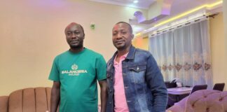 Haut-Uele / Moku : Le Notable Benjamin Tauli et M. Ruphin Adambu Échangent sur l’Entrepreneuriat, la Culture et le Développement