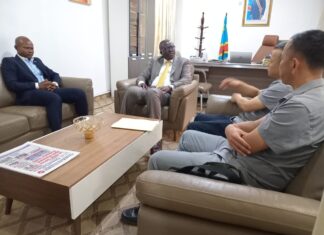 LOGEMENTS SOCIAUX : Conduit par Thomas Makunya DP Acoprim/Tshopo, Le Chef des Chantiers de la COC à Kinshasa chez le DG Ir Mika Kayemba ; << rassuré de la mise en œuvre des fonds, à quelques jours de l’implantation de l’immeuble R+3 sur le site PCR à Kisangani >>