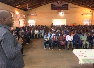 Haut-Uélé : Le Gouverneur Jean Bakomito place la foi au service de la sécurité et de la santé à l’église AOG Temple-Ville d’Isiro