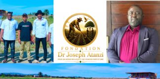 Haut-Uele / Watsa : La Fondation Dr Joseph Atanzi sauve le championnat local à Durba en désherbant le stade Surur de Kokiza