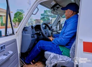 Haut-Uele : Le Gouverneur Jean Bakomito réceptionne deux véhicules offerts par Kibali Gold Mines pour renforcer la riposte contre Ebola